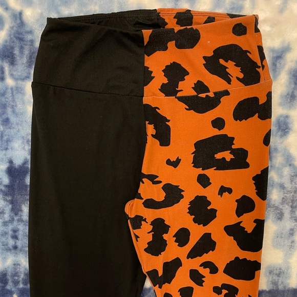 Super cute & unique two toned color block orange animal print leggings size: S - Picture 2 of 5